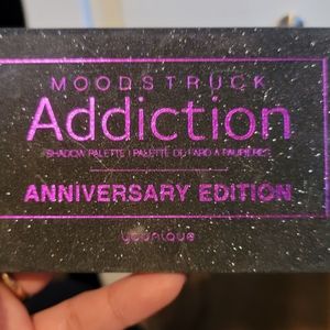 Younique Eyeshadow Palette